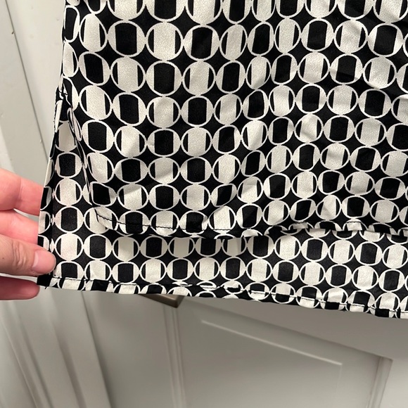 {Michael by Michael Kors} Light and Airy Geometric Blouse - Size Extra Small - Picture 8 of 8